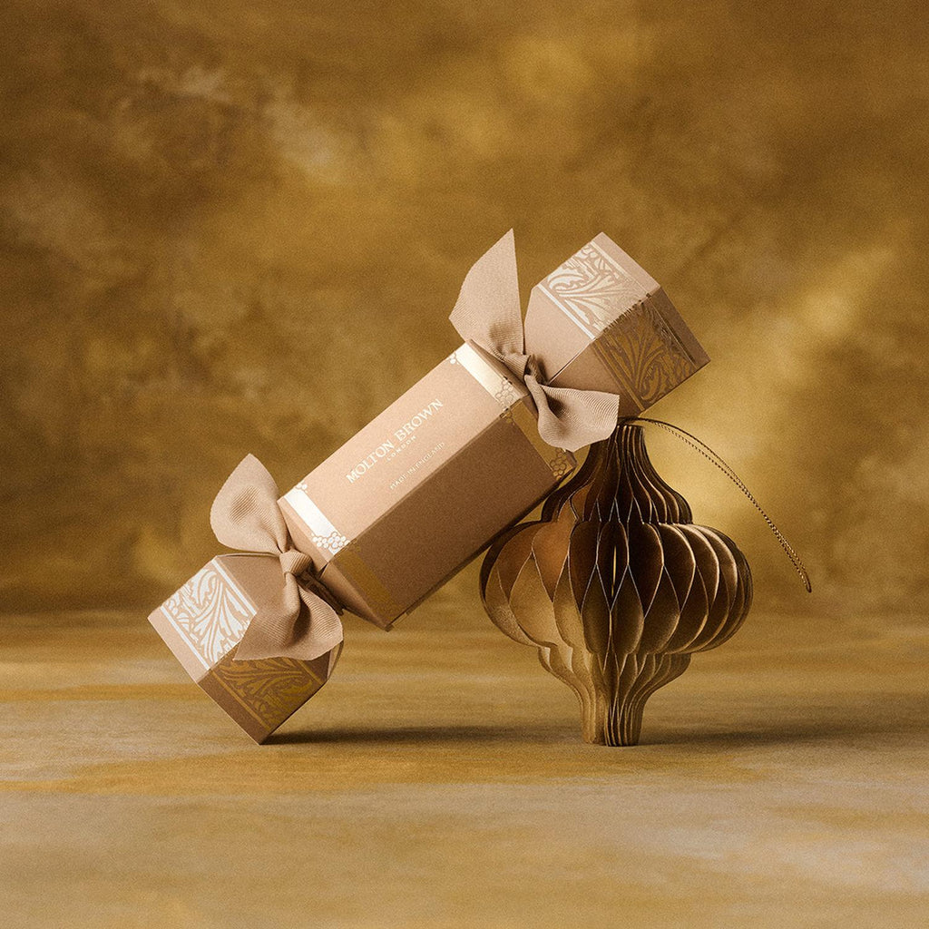 Molton Brown – Coastal Cypress & Sea Fennel Weihnachtscracker 2025
